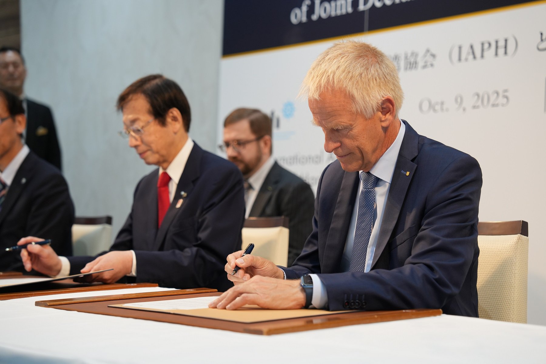 IAPH and the City of Kobe sign a joint declaration reaffirming ...